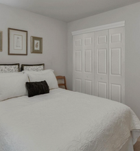 Load image into Gallery viewer, Traditional 36-in x 80-in 6-Panel Primed Molded Composite Bifold Door (Hardware Included)
